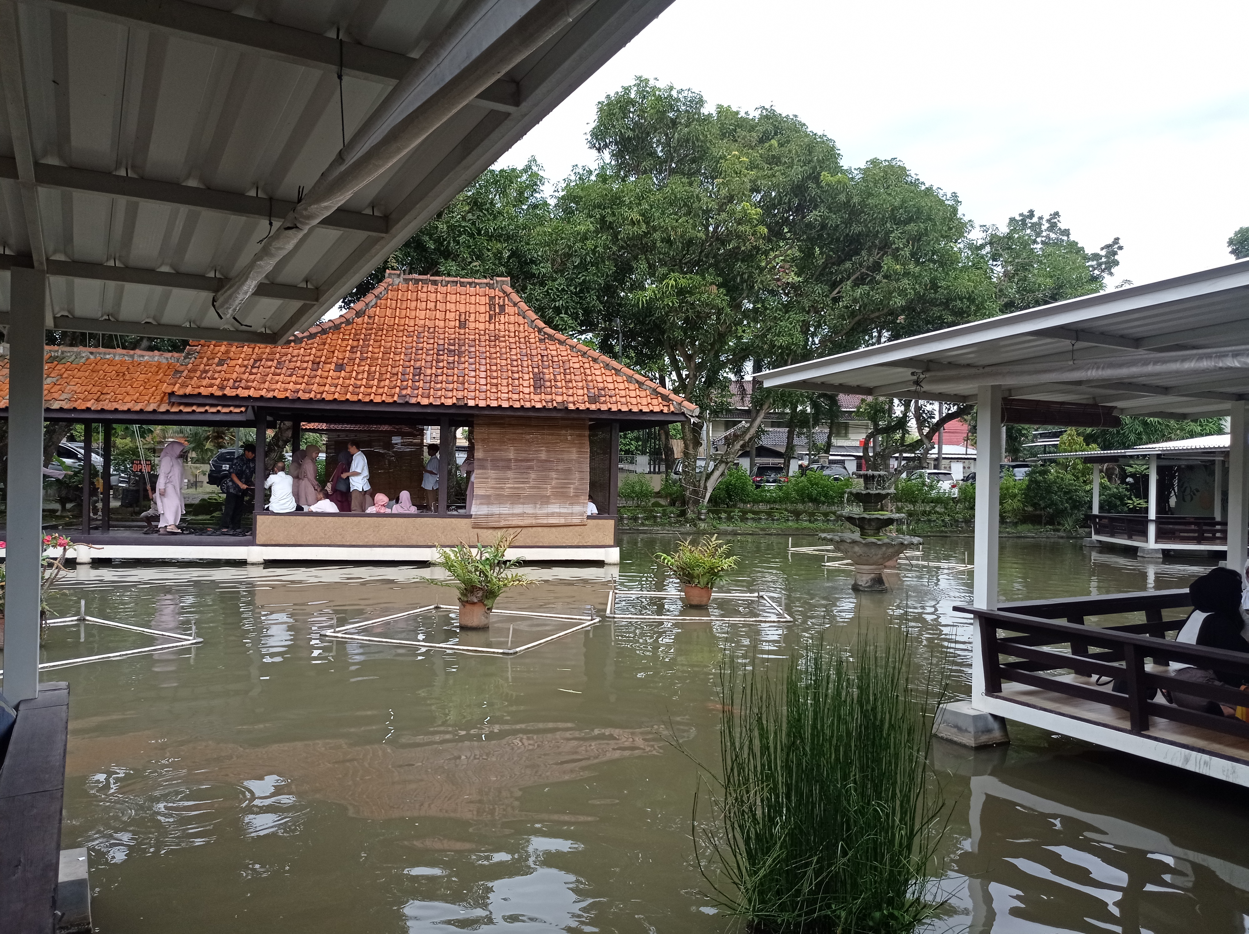 Rumah makan yang cocok untuk keluarga di Majalengka